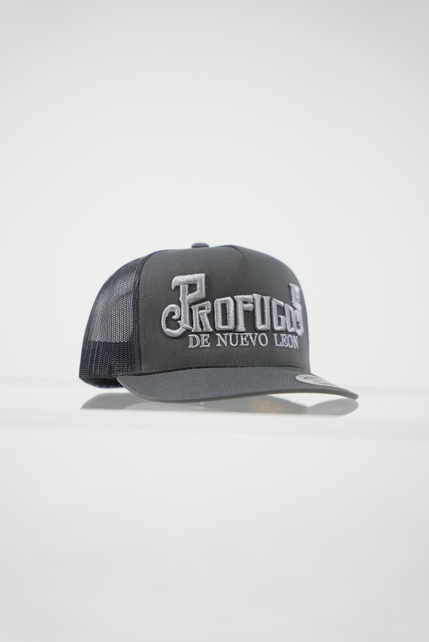 Gorra snapback gris Prófugos